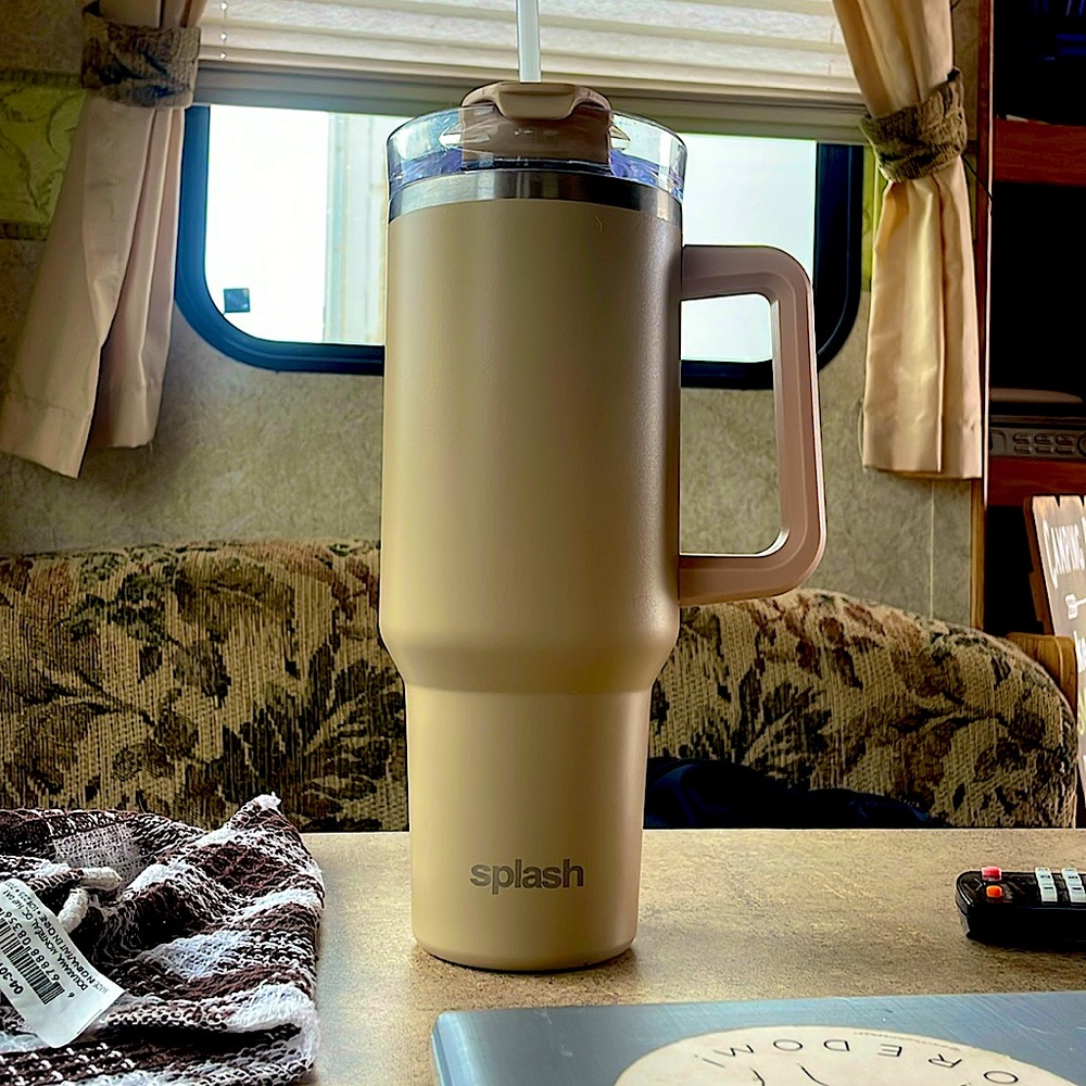Splash water bottle